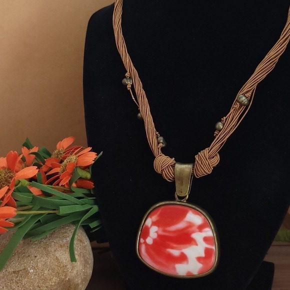 Coldwater Creek Jewelry - Coldwater Creek 16-18" Necklace Red/Orange White Pendant Chunky‎ Coastal Travel